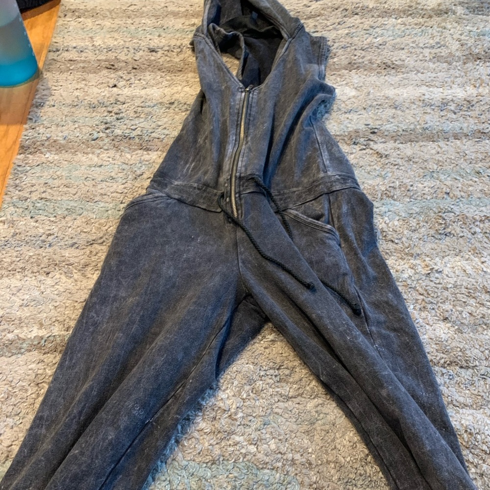 Ladies tank jumpsuit with a hood. Size xs. Gray.